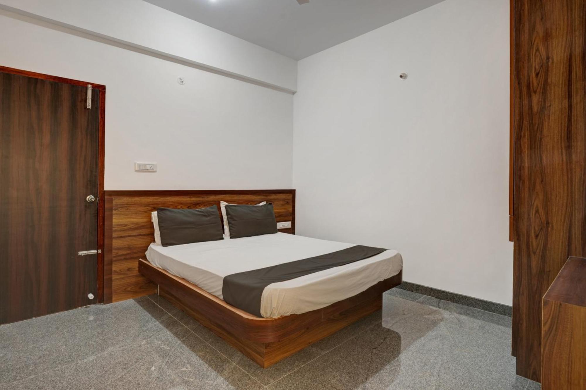 Oyo Hotel Bungalow Inn Lodging & Boarding Bangalore Exterior photo
