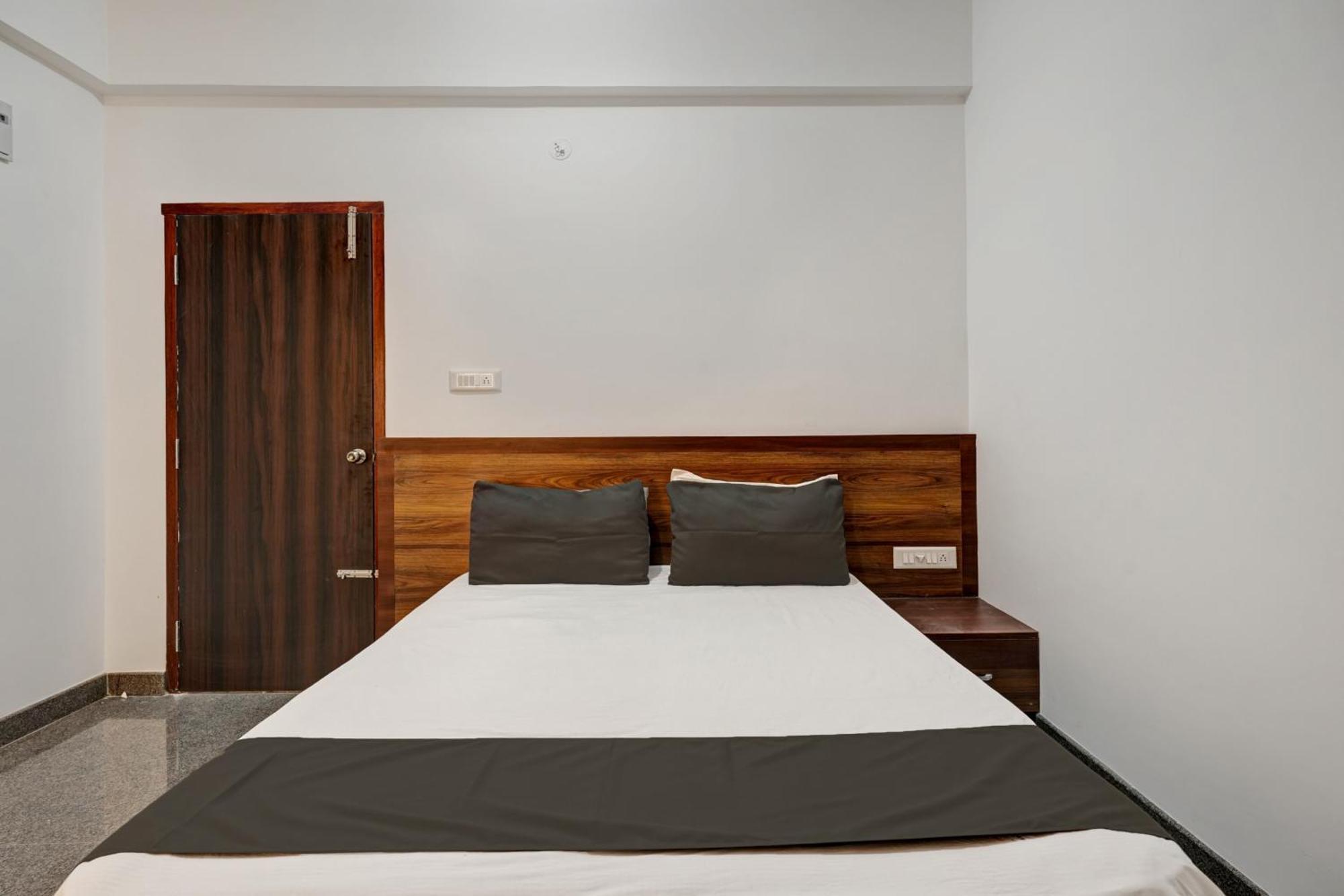 Oyo Hotel Bungalow Inn Lodging & Boarding Bangalore Exterior photo