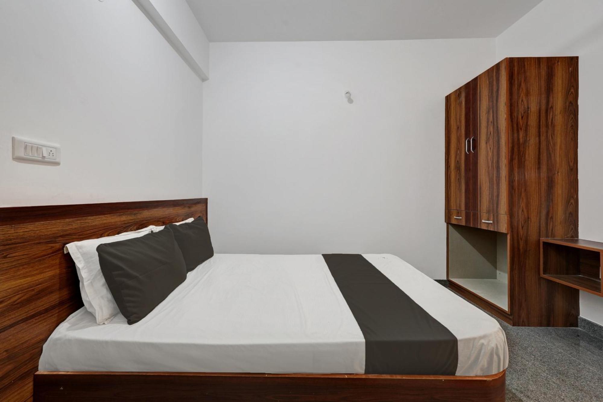 Oyo Hotel Bungalow Inn Lodging & Boarding Bangalore Exterior photo