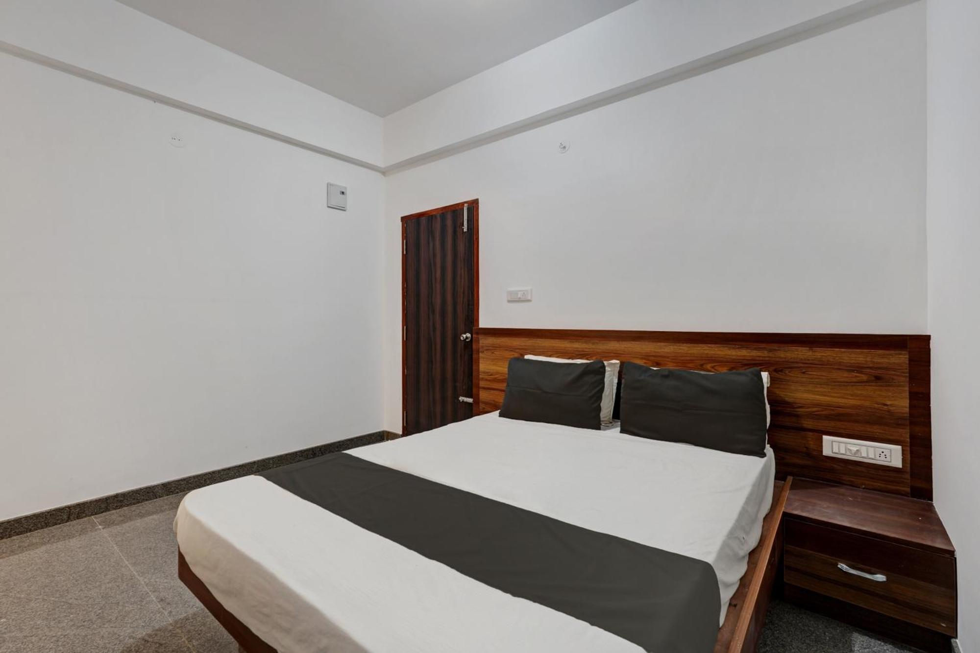 Oyo Hotel Bungalow Inn Lodging & Boarding Bangalore Exterior photo